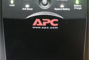 UPS APC migają diody, komunikat error